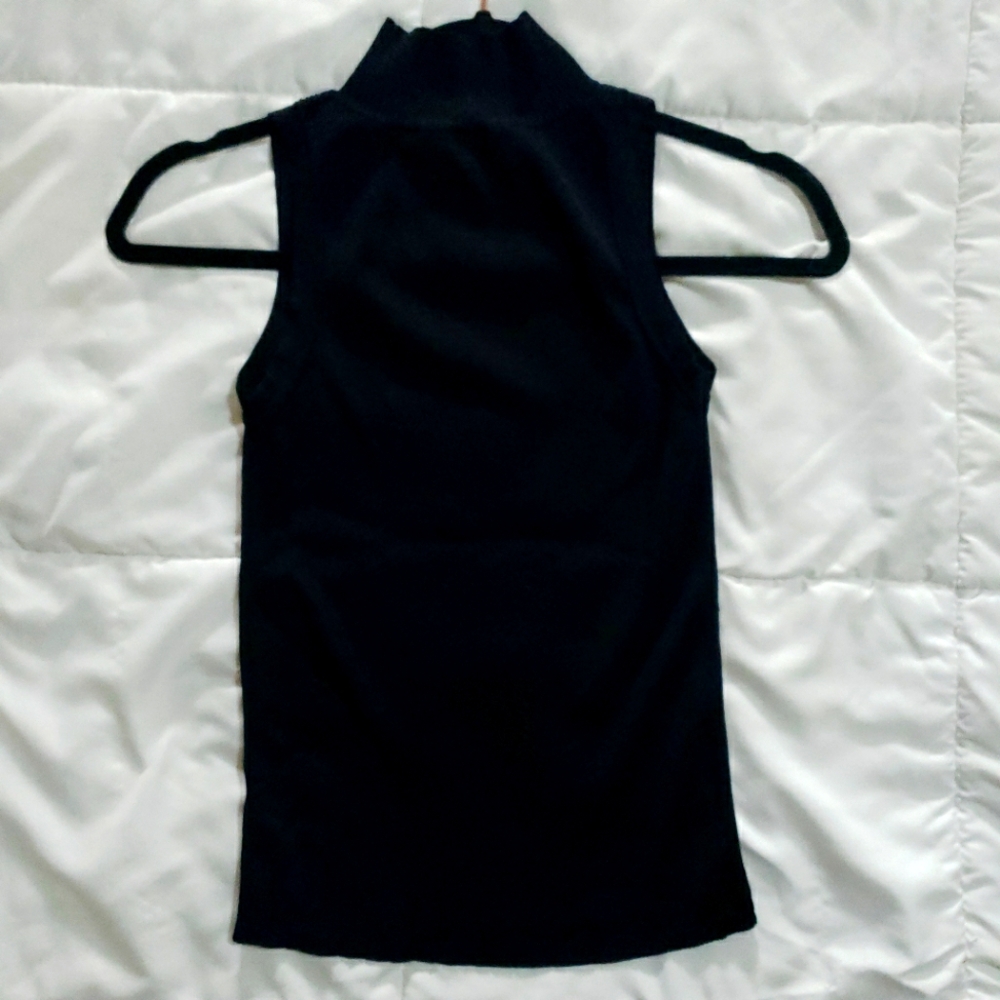 Magnolia Boutique/ Medium / Black Turtle Neck / Sleeveless